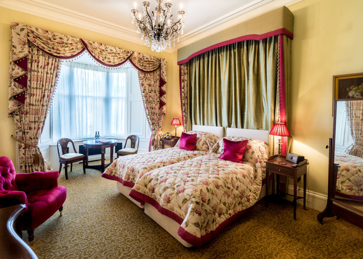Bedroom 2, Crossbasket Castle Hotel & Restaurant, South Lanarkshire