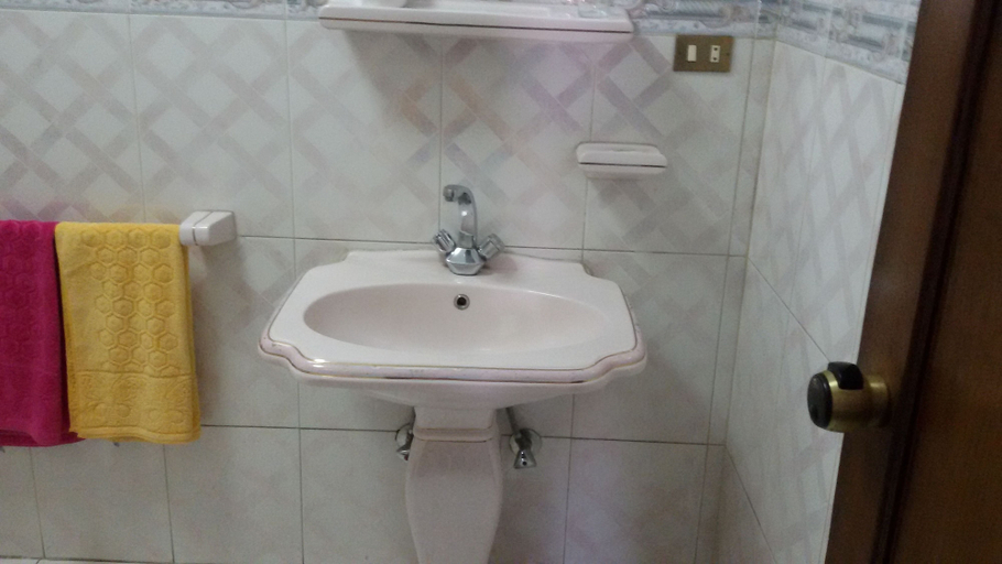 Bathroom 3, Luxor Hotel Armed Forces, Luxor