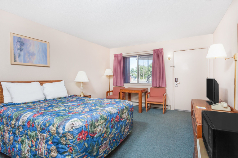 Bedroom 3, Days Inn By Wyndham Burns, Harney