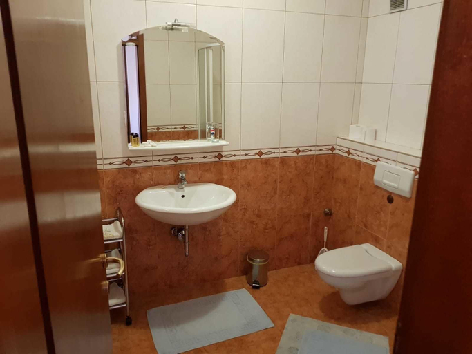 Bathroom 3, Hotel Maxi, Sarajevo
