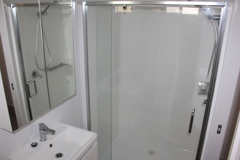 Bathroom 4, Huntsville Caravan Park, Maryborough