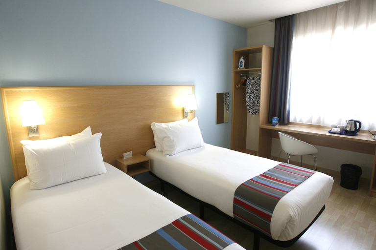 Bedroom 2, Travelodge Valencia Aeropuerto, Valencia