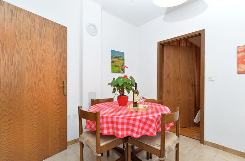 Others 5, Apartment 1174, Fažana