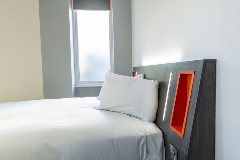 Bedroom 2, easyHotel Reading, Reading