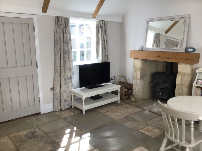 Others 5, Courtyard Cottage - Adults Only, Gloucestershire