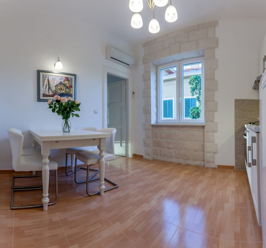Others 5, Chic Apartment in Center, Split