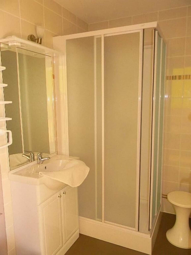 Bathroom 3, Résidence Hôtelière Hélios, Charente-Maritime