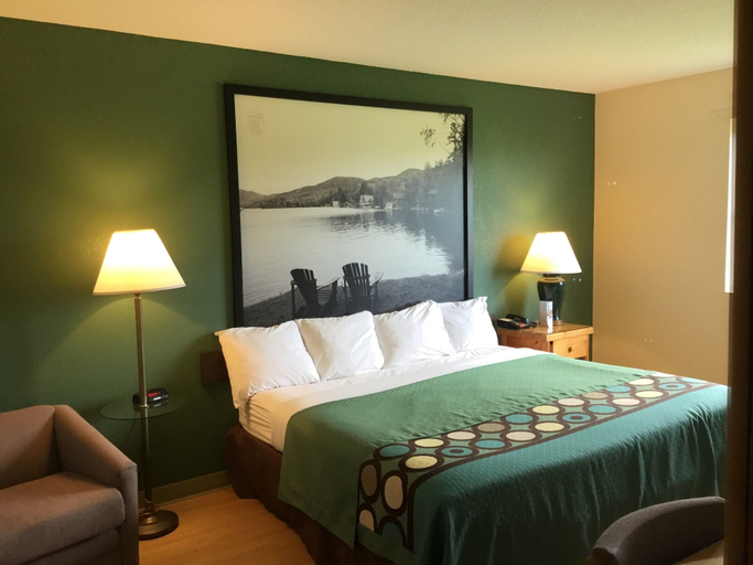 Bedroom 3, Super 8 by Wyndham Ticonderoga, Essex
