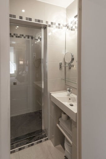Bathroom 4, Hotel France Albion, Paris