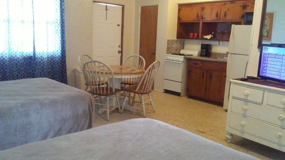 Bedroom 5, Ocean Crest Motel, Volusia