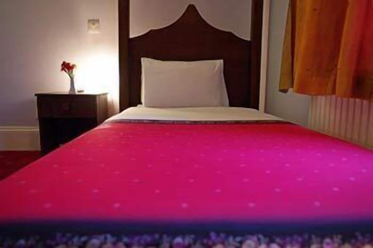 Bedroom 2, Islington Inn, London
