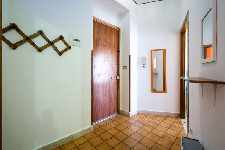 Others 5, Apartaments Cavour 2, Palermo