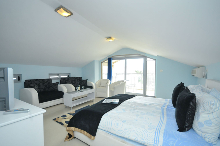 Bedroom 4, Oaza