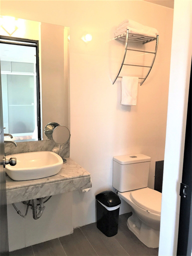 Bathroom 4, Stylish Ocean View Private Apartment, Lima