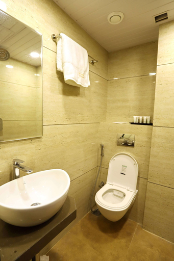 Bathroom 3, Hotel Grand Girdhar, Indore
