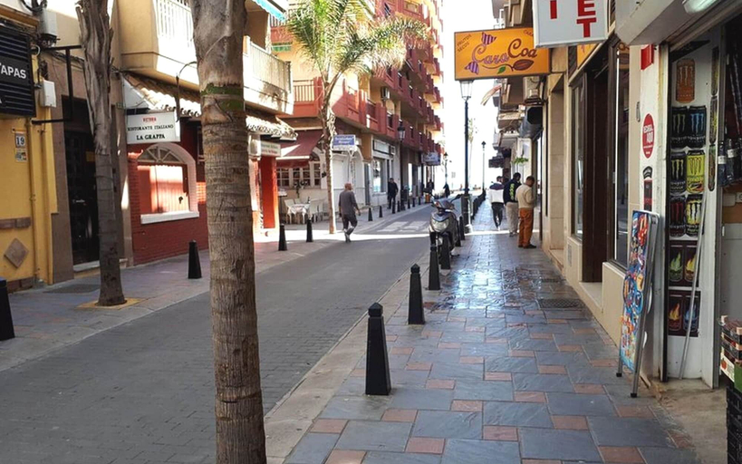 Others 4, Calle Miguel de Cervantes | 6 Pax | First Line | 3687-AW, Málaga