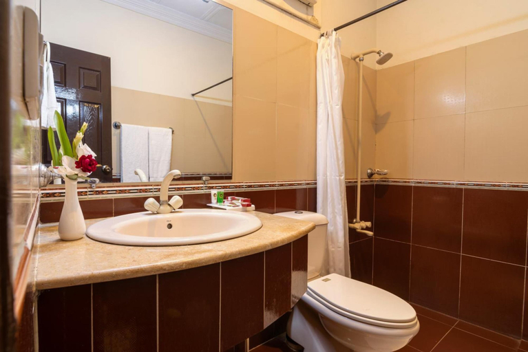 Bathroom 4, Hotel One Lalazar Multan, Multan