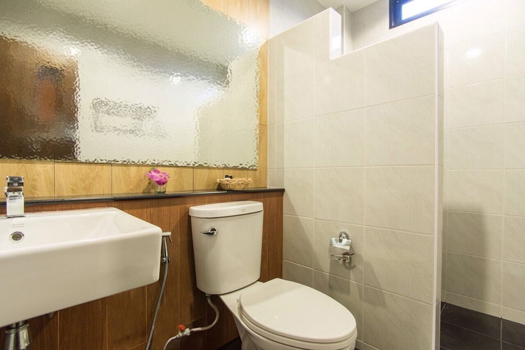 Bathroom 4, Ten Boutique House, Muang Chiang Mai