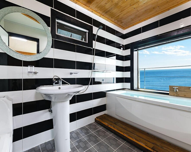 Bathroom 4, SANTORINI N Pension, Namhae