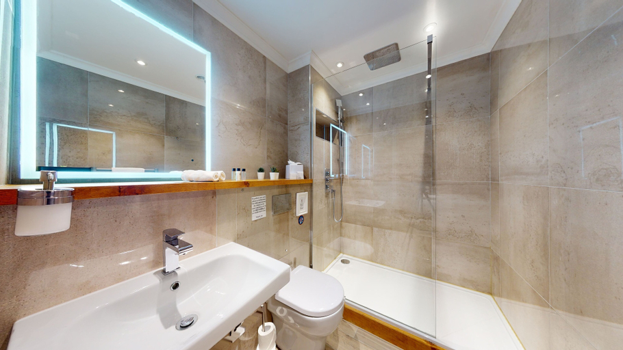 Bathroom 3, Devonshire Arms, Derbyshire