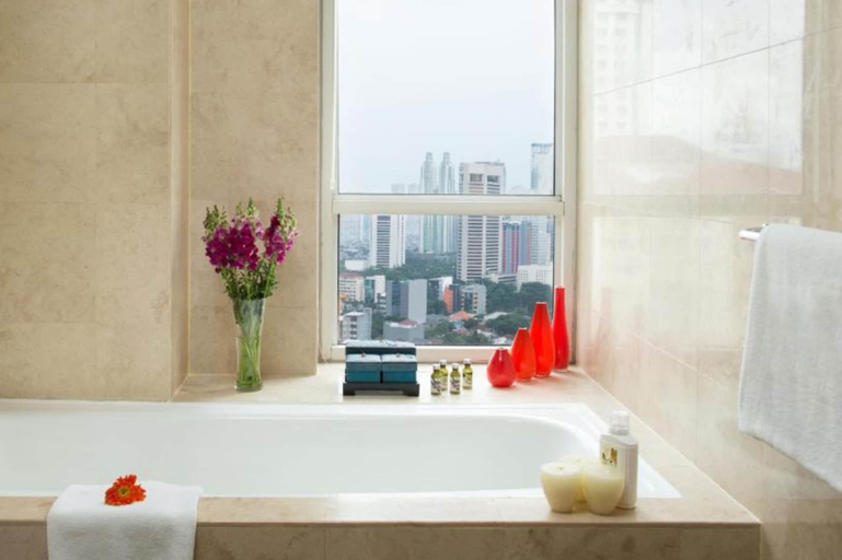 Bathroom 5, Three Bedroom Executive Apartment, Somerset Berlian Jakarta, South Jakarta