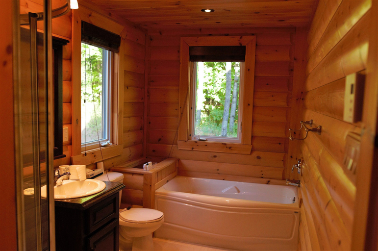Bathroom, Selenia Lodge, Les Laurentides