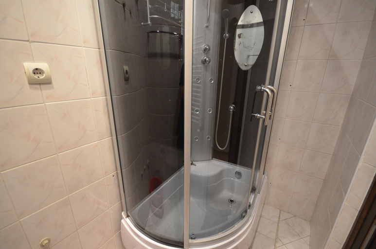 Bathroom 4, Apartment on Kotetishvili 3 ap 4, Tbilisi