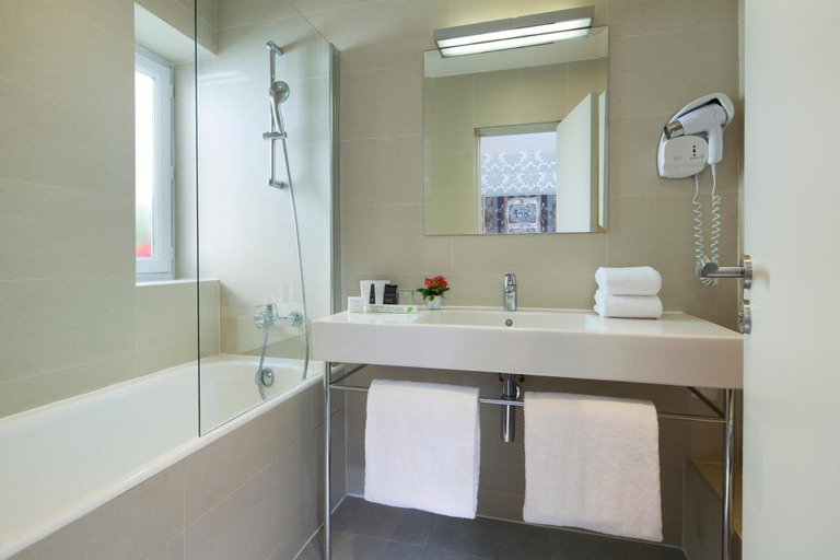 Bathroom 5, Monceau Wagram, Paris
