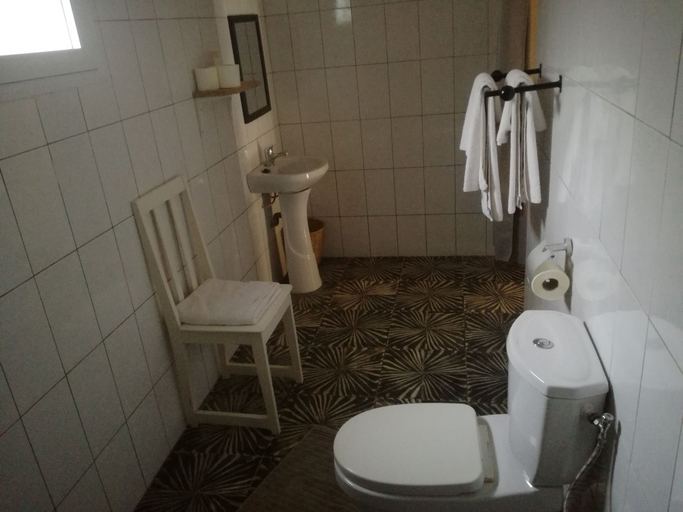 Bathroom, La Cabane Du Pecheur, Mbour