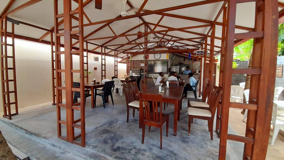 Food & Drinks 5, Beach Cottage, North Ari Atoll