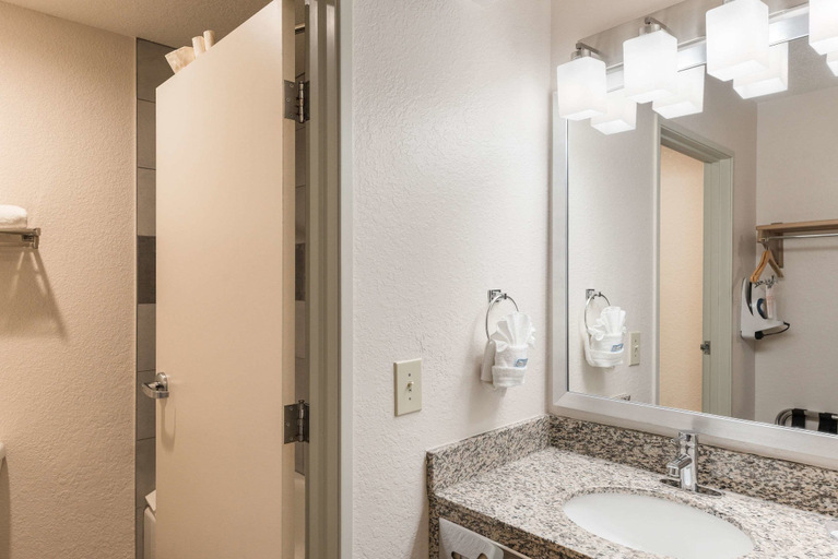 Bathroom 5, Quality Inn Williams Near Grand Canyon, Coconino