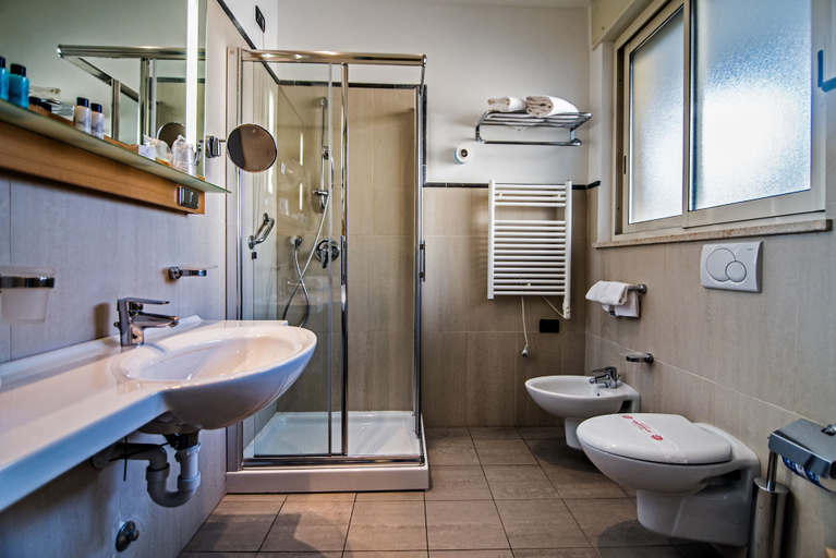 Bathroom, Aregai Marina Hotel & Residence, Imperia