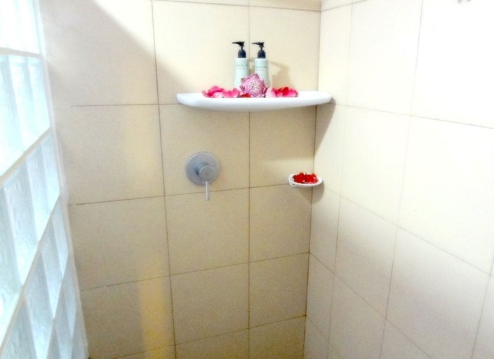 Bathroom 5, The Garden Place Pattaya, Pattaya