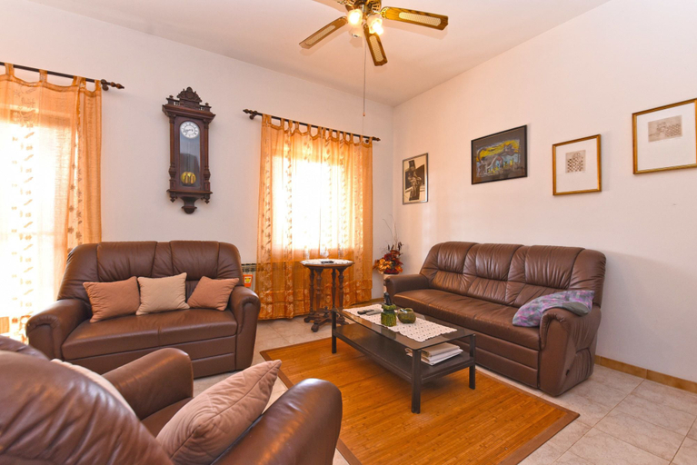 Others 5, Apartment 1560, Fažana