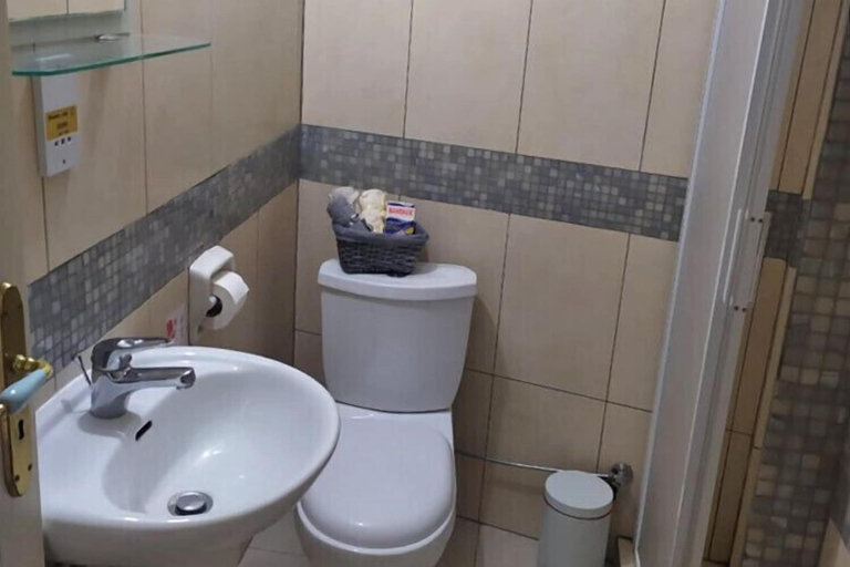 Bathroom 2, Palm Sea Hotel Apartments 2, Larnaca