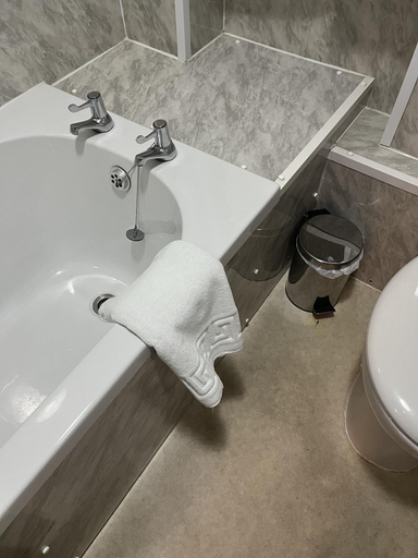 Bathroom 3, Tontine Hotel & Bar, Shropshire