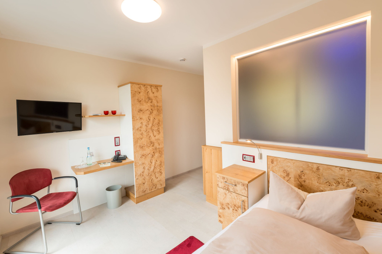 Bedroom 3, Hotel Luisen-Mühle, Waldeck-Frankenberg