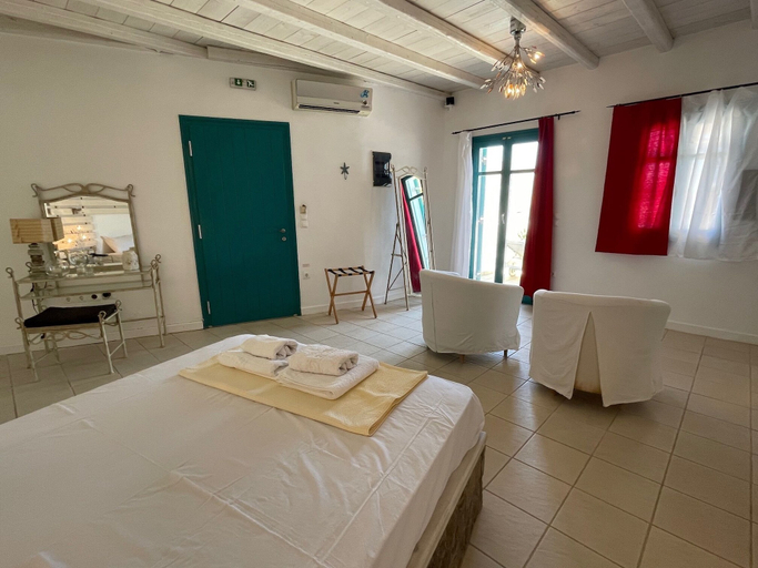 Bedroom 3, Fildisi Hotel, South Aegean