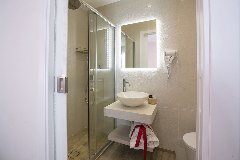 Bathroom 5, Il Mare Dentro Rooms, Trapani