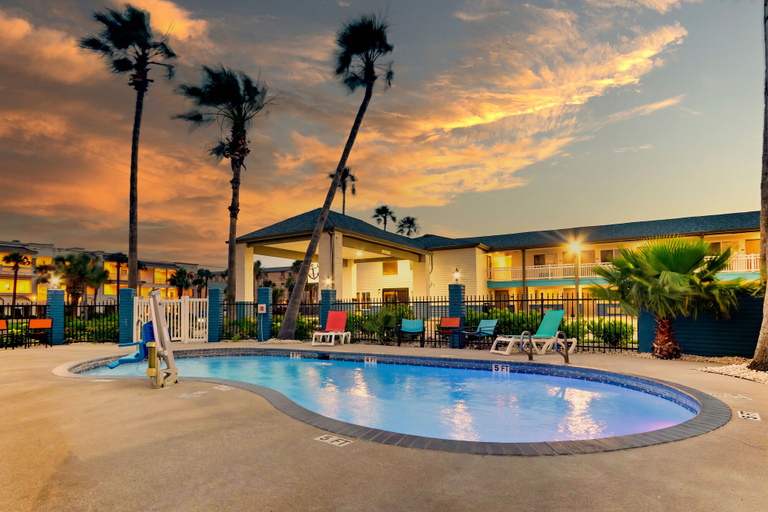 Exterior & Views 2, Captain's Quarters Inn, Nueces