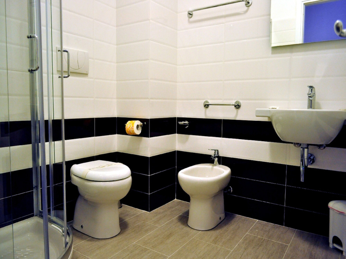 Bathroom 4, Hotel Sikania, Trapani