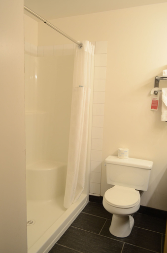 Bathroom 4, Quality Inn & Suites Edmonton International Airport, Division No. 11