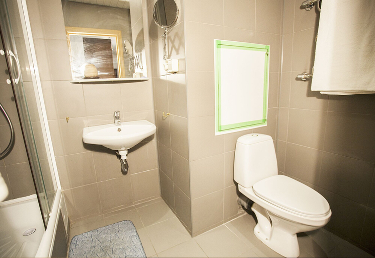 Bathroom 3, Funny Dolphins Apartments Spasskaya, North-Eastern