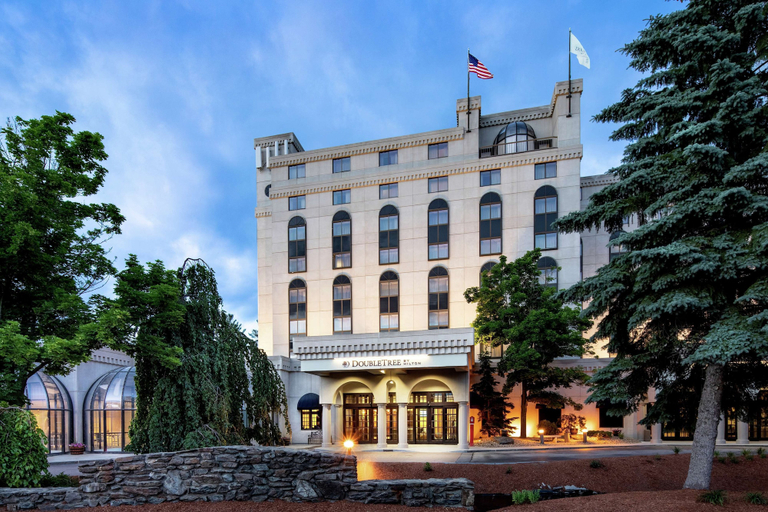 Exterior & Views 2, DoubleTree by Hilton Nashua, Hillsborough