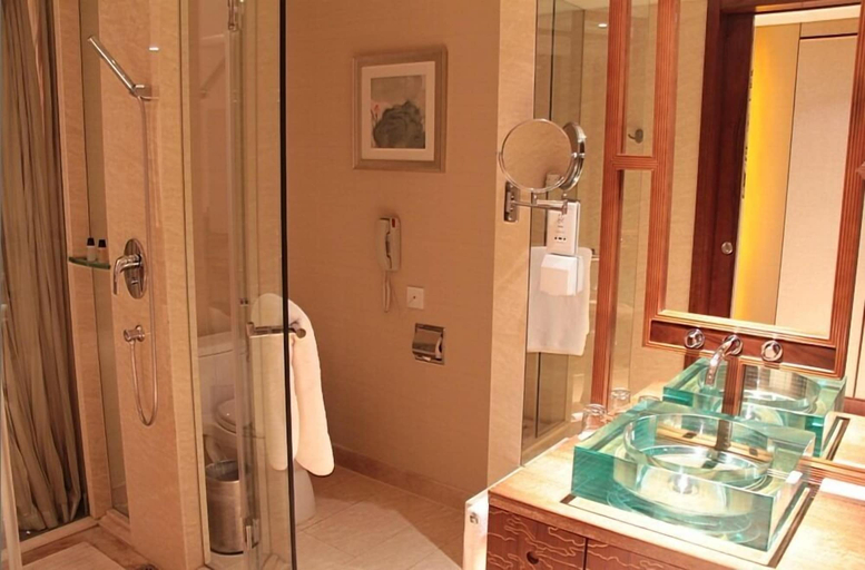 Bathroom, New Century Grand Hotel Tonglu Hangzhou China, Hangzhou