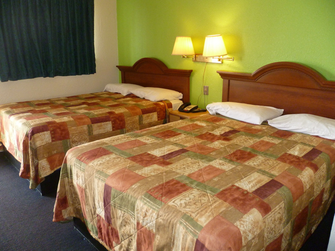 Bedroom 2, La Motel, Armstrong
