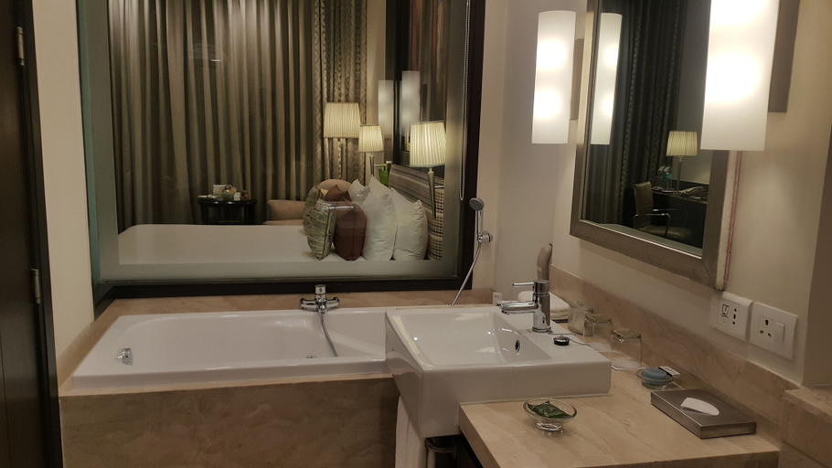 Bathroom 5, Radisson Noida, Gautam Buddha Nagar