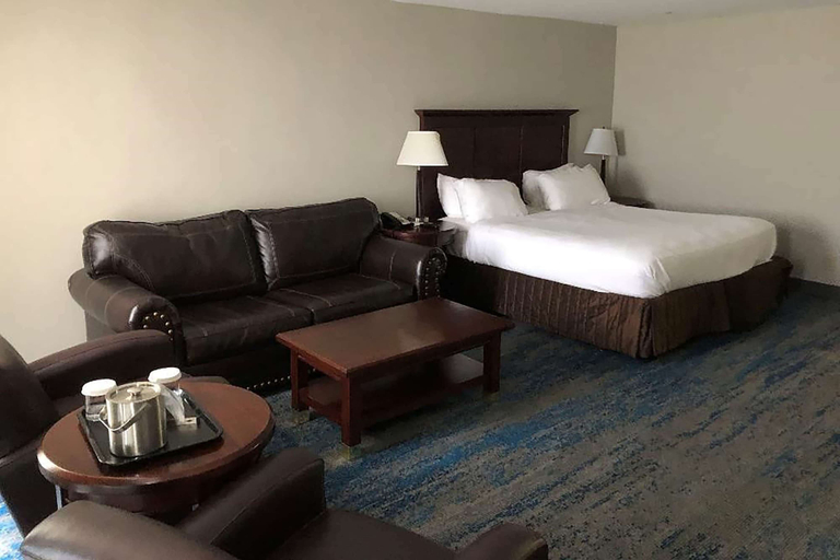 Bedroom 4, Ramada by Wyndham Cleveland Independence, Cuyahoga