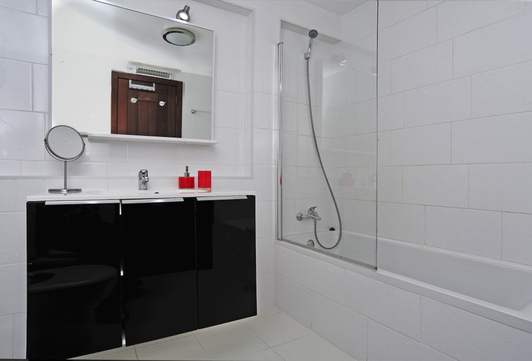 Bathroom 4, Ocean View Apartment, Cascais