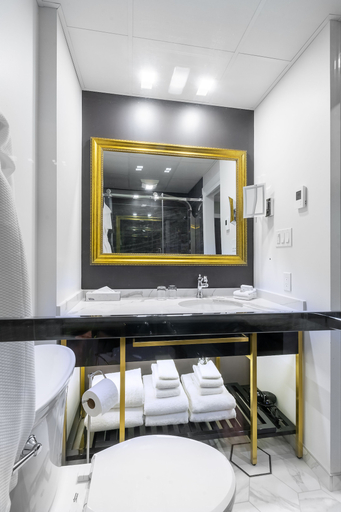Bathroom 4, Hotel Clarendon, Communauté-Urbaine-de-Québec